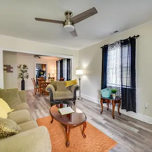 Charming Newport News Less Than 1 Mi To Ocean! Hampton